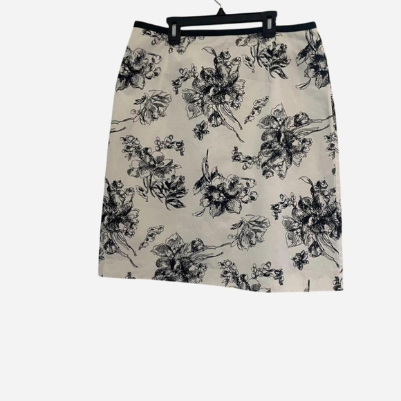 Pre-owned Eddie Bauer Monochrome Floral Pencil Skirt - Picture 1 of 4